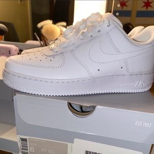 Nike Air Force 1 (Men’s 6/Women’s 8)